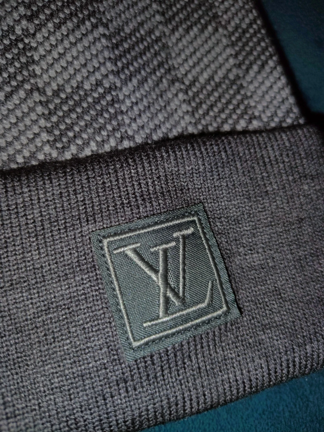 Grå Louis Vuitt8n mössa med mönster - 1