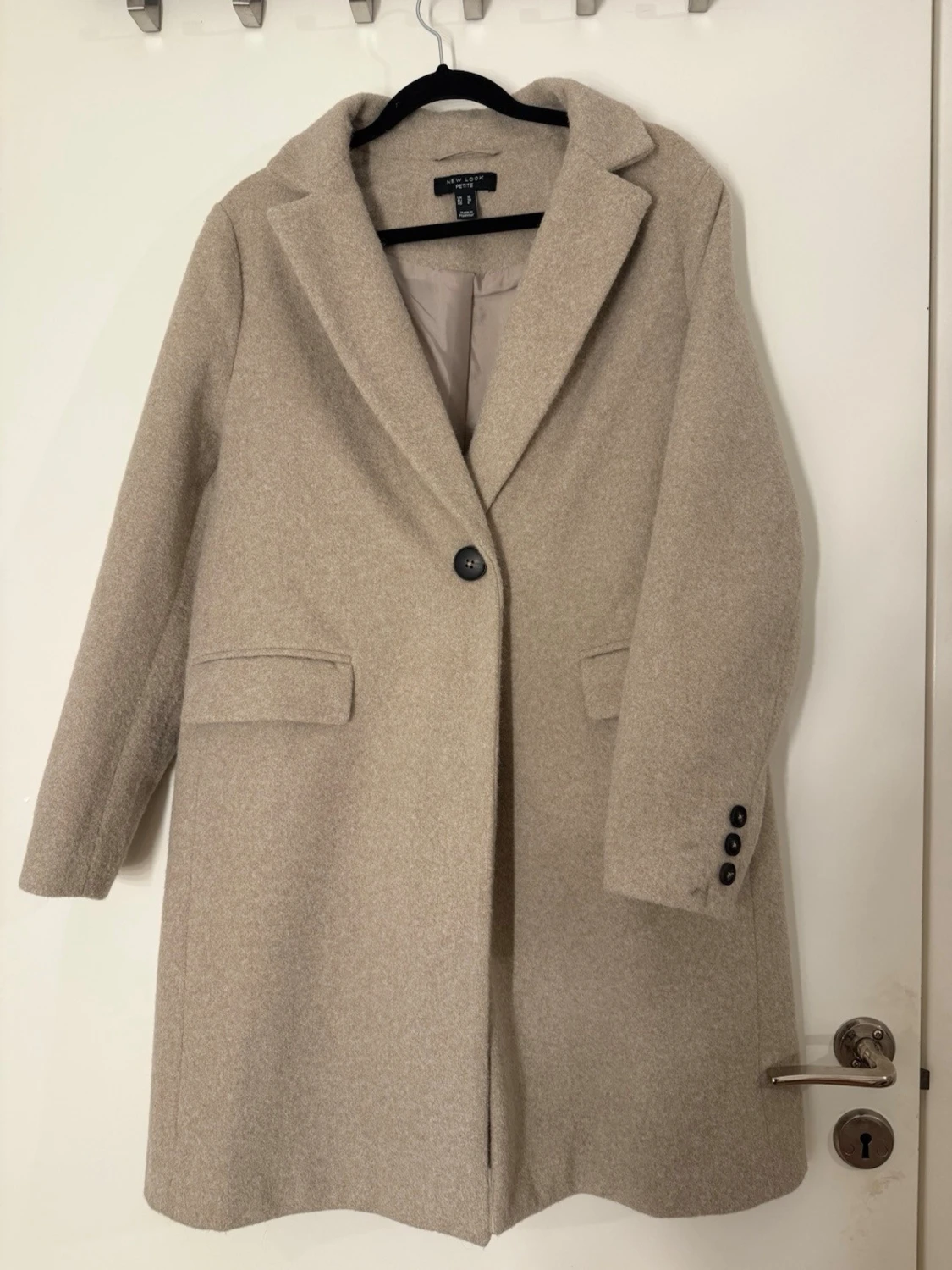 Beige kappa från H&M med knappar