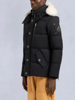 Svart dunjacka med vit pälskrage - Moose Knuckles jacka, 100 % äkta. Köpt ny i online för ca 9 500 kr. Mycket bra skick, använd väldigt lite. Varm och exklusiv vinterjacka. Säljs då för det går ej returena.