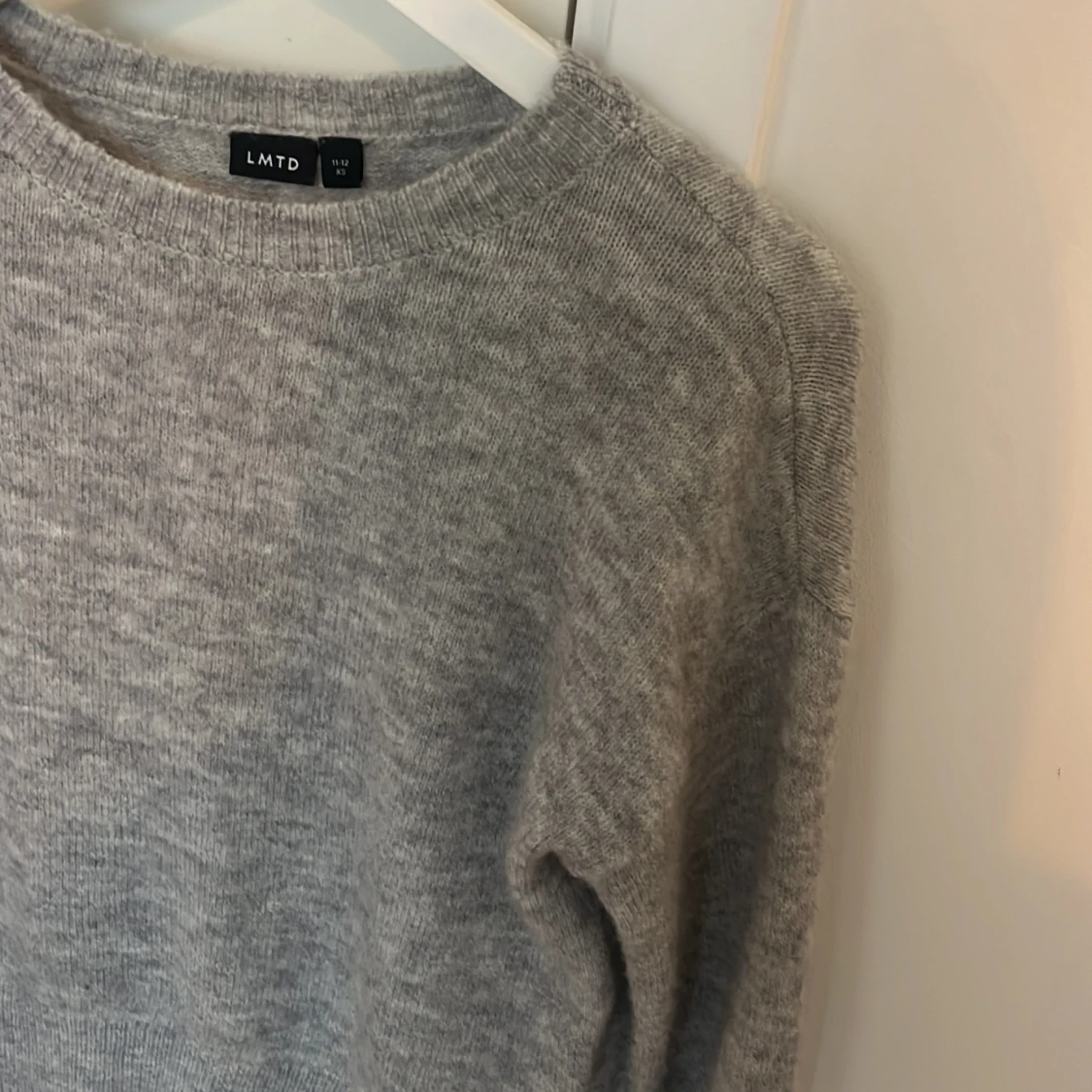 Grå stickad tröja från LMTD XS - 2