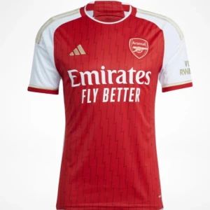 Arsenal hemmatröja - Säljer en Arsenal hemmatröja från Adidas med röd kropp och vita ärmar. Tröjan har blixtliknande mönster, klubbmärke på bröstet och guldiga Adidas-detaljer. Materialet är lätt och andas, perfekt för match eller träning. Sponsorer: Emirates och Visit Rwanda. Nypris var 1099kr