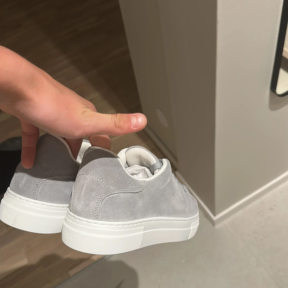 Grå mockasneakers från Selected Homme - 4