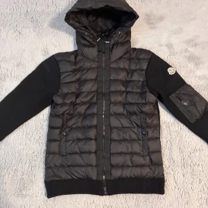 Cardigan  - Ny cardigan till salu i storlek M tillbehör kommer även med