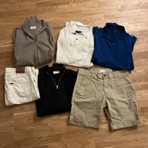 Klädpaket - Tjena, här kommer ett klädpaket med mycket Reily, Lindbergh och Lee. Mycket snygga och stiliga kläder och mycket bra skick. Mellan storlekarna S-M. Hör av dig vid funderingar🙌