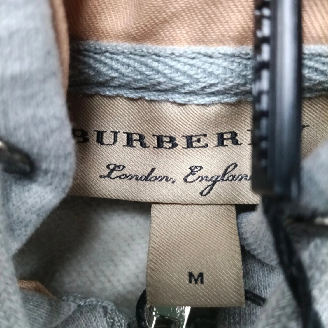 Grå hoodie från Burberry med dragkedja - 1