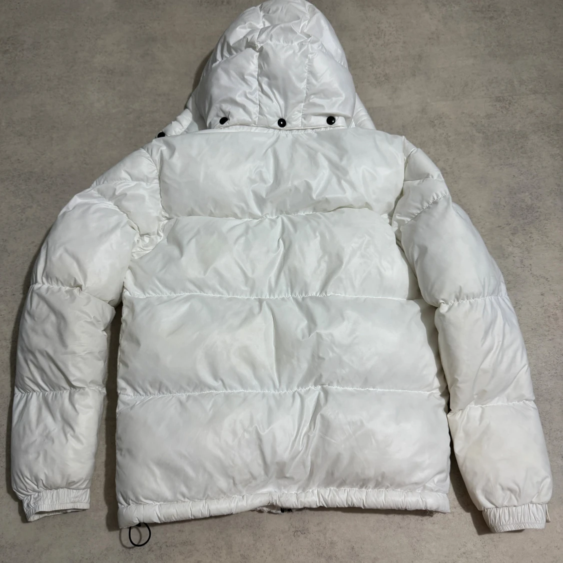Vit Moncler pufferjacka med huva - 1
