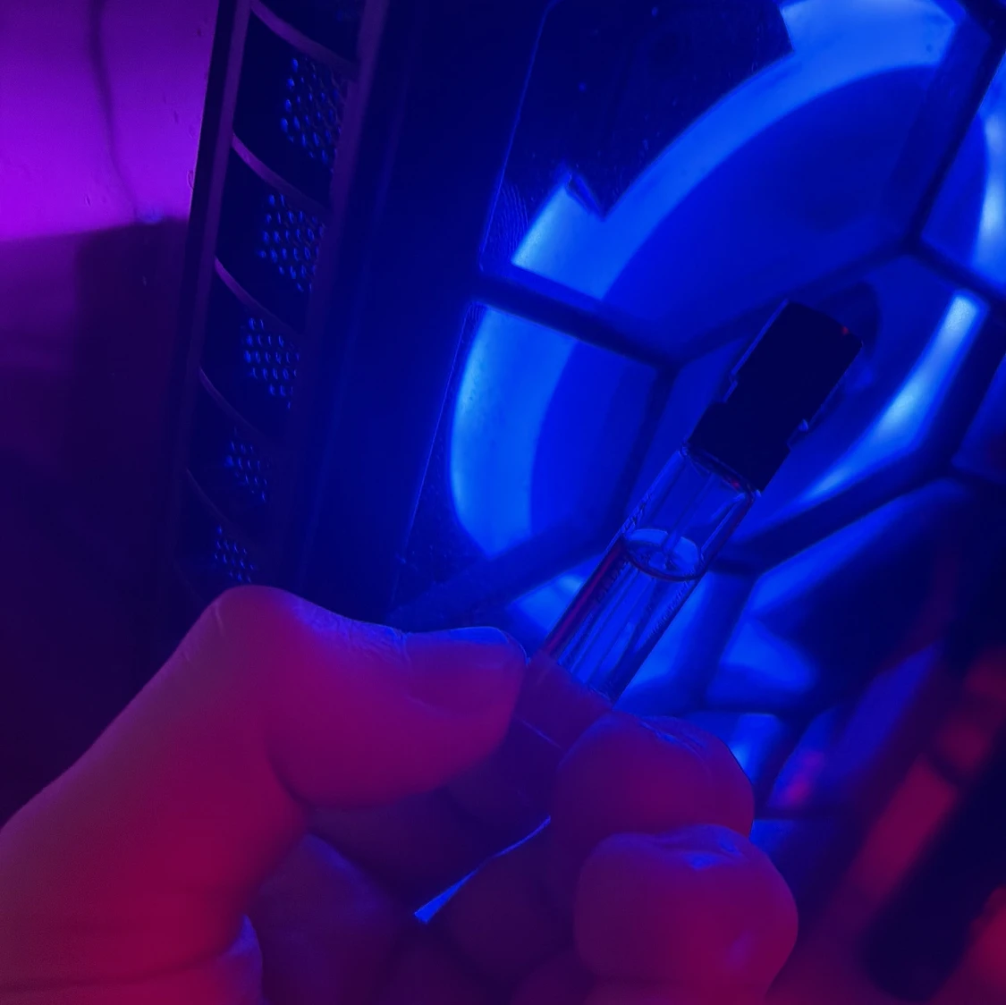 Liten parfymprovflaska