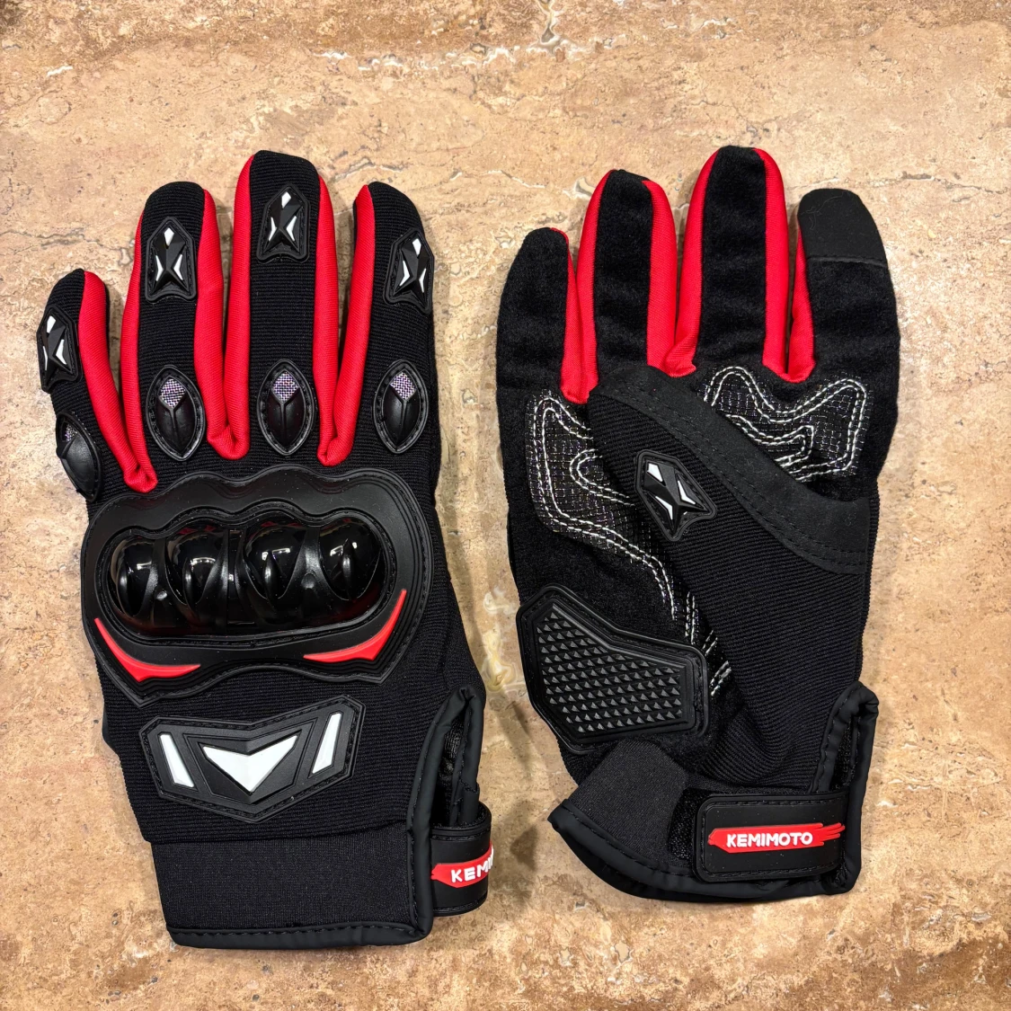 Svarta och röda motorcykelhandskar Kemimoto