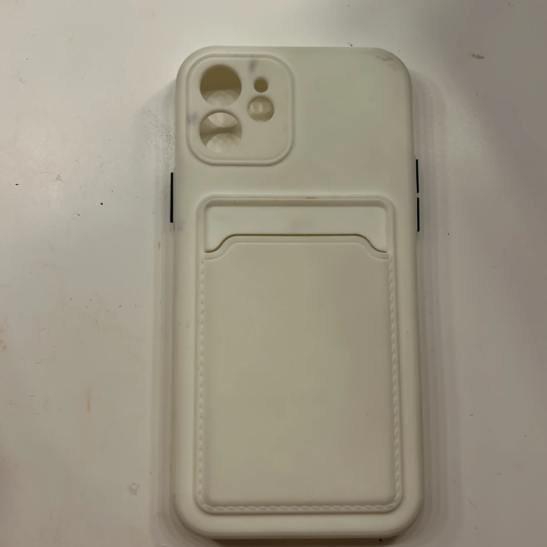 iPhone 11 Silikonskal med Kortfack