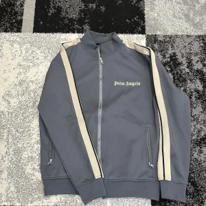 Palm angels zip - Palm angels nya modell! Jättefin zip tröja! Skriv för eventuella frågor