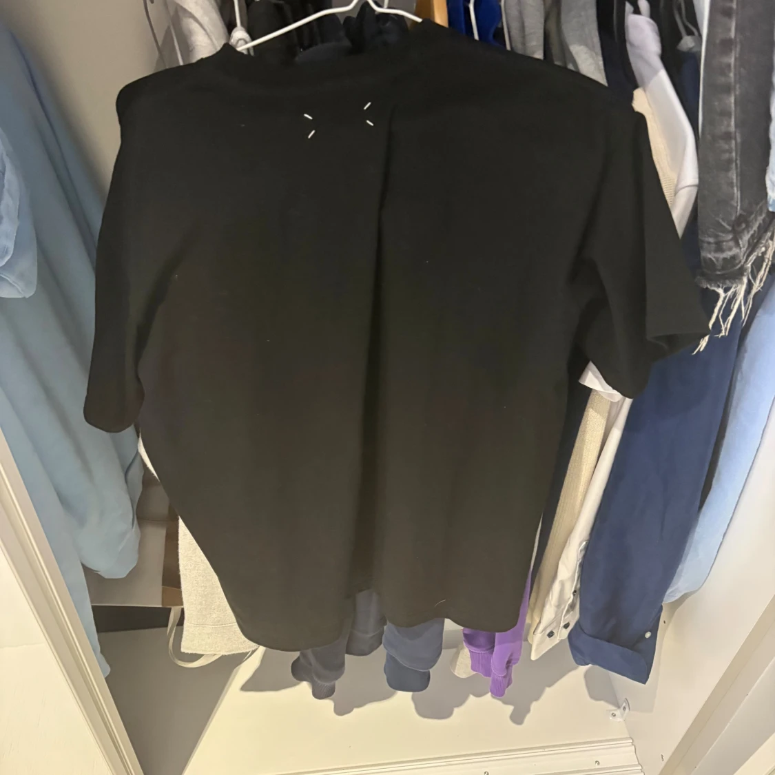 Maison Margiela svart t-shirt med print - 1