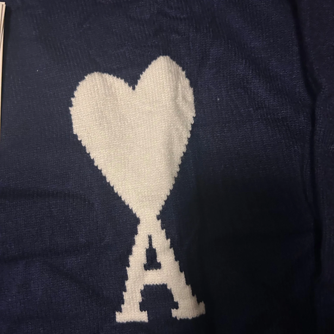 Mörkblå stickad tröja från Ami storlek M - 2