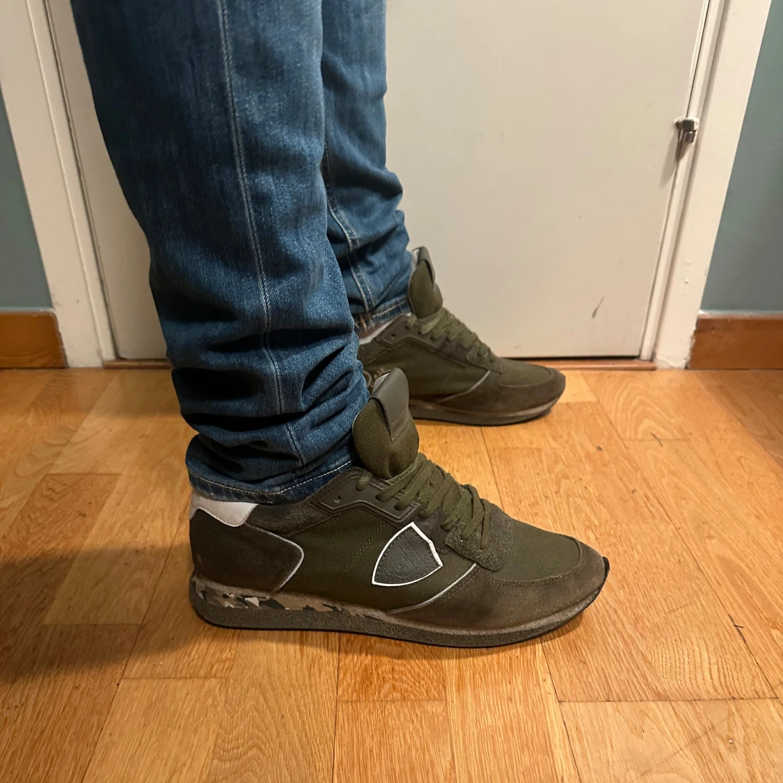 Olivgröna sneakers från Philippe Model - 3