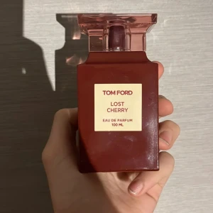 Tom Ford Lost Cherry - Säljer Tom Ford Lost Cherry endast provsprejad någon gång för att testa den.