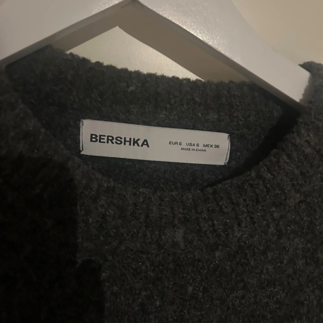 Mörkgrå stickad tröja från Bershka - 1