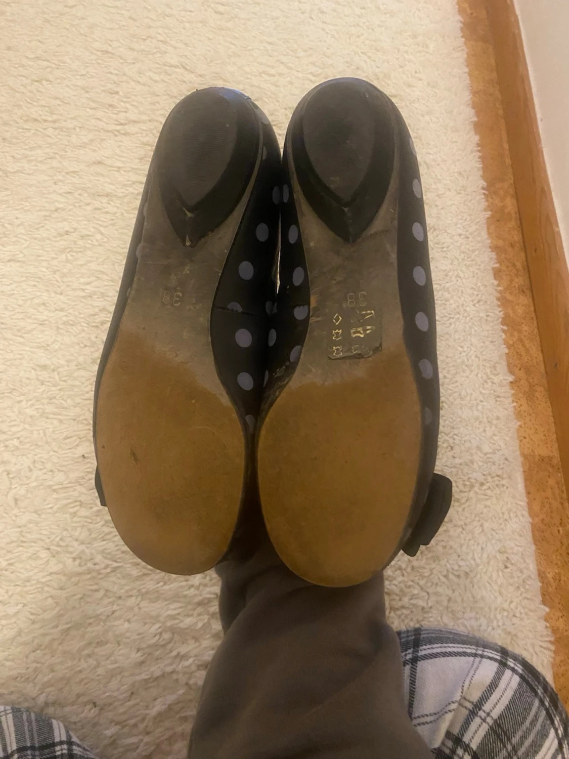 Svarta ballerinaskor med prickar och rosett - 2