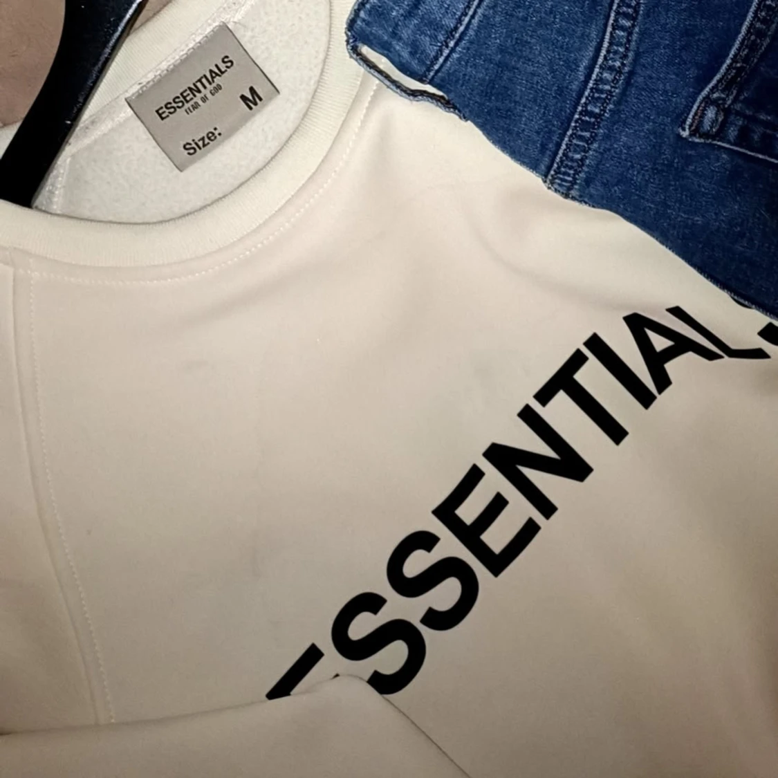 Beige Essentials sweatshirt i medium - 2