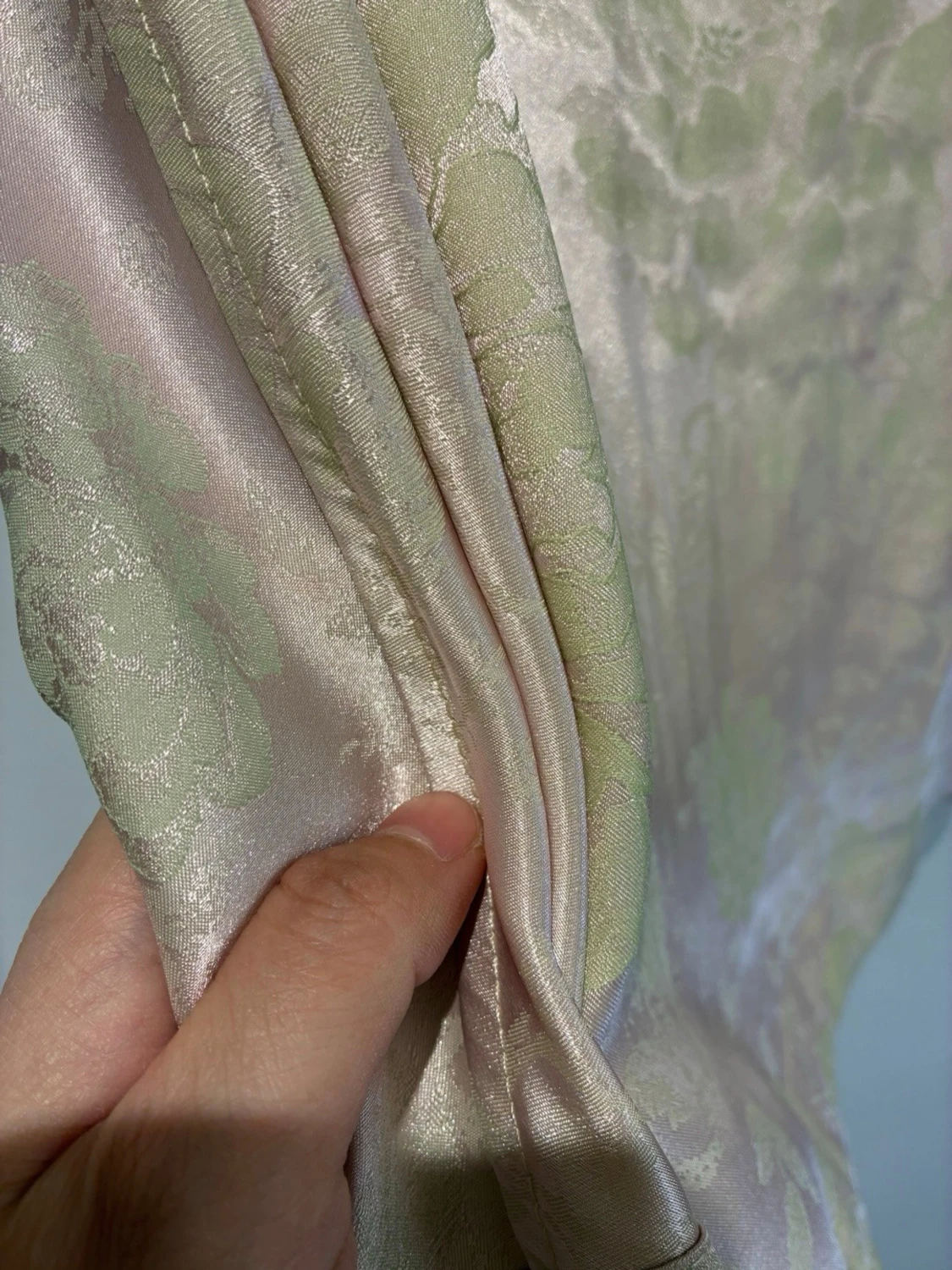 Elegant plagg i 100% mullbärssilke med vacker glans och mjukt fall - 4