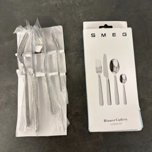 Oanvänt Smeg Set med bestick  - Smeg bestick oanvända!