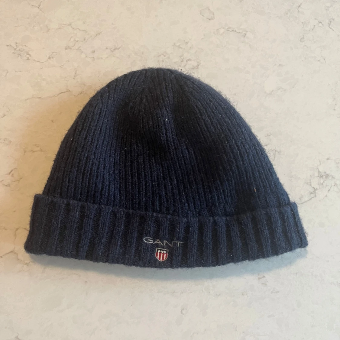 Mörkblå Gant mössa 