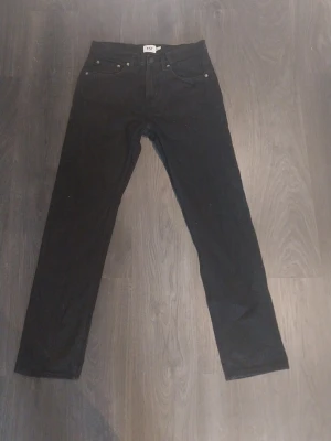 Lager 157 Jeans - Säljer dessa svarta Lager 157 jeans nu för de inte används. De är i helt nytt skick, de har bara används 1 gång. Det är storlek 30/32. Nypris 149 mitt pris 39🙌