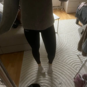 ICIW tights - Svarta, lågmidjade tights från ICIW