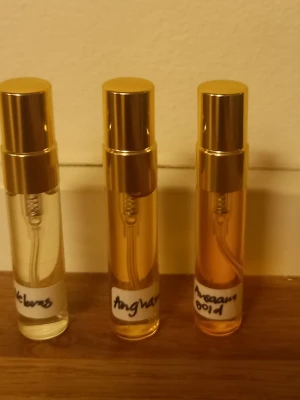 Lattafa splitpaket  - 3 stycken 5 ml glasdekanter med spray I dofterna Nebras, Angham och Ansaam gold 