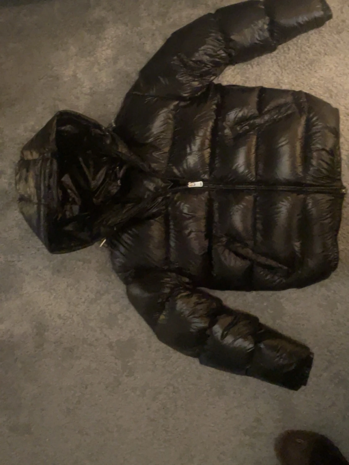 Svart pufferjacka med huva - 1