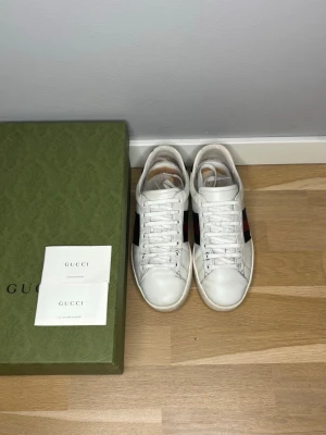 Gucci Skor - Gucci Skor| Storlek: UK6= 40-41 EU| Skick: 9/10| Pris: 1599| Priset går alltid att diskutera!|