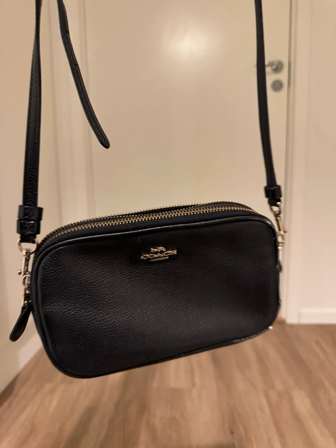 Svart axelväska från Coach i skinn - 1