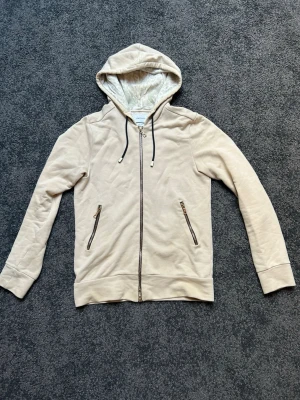 Limitato hoodie  - Limitato hoodie i använt, men fint skick! Hör av dig vid frågor!