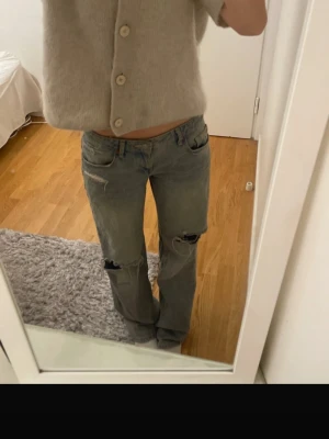 Baggy straight Zara jeans ljusblå lågmidjade - Säljer då de inte passade prislapp kvar!
