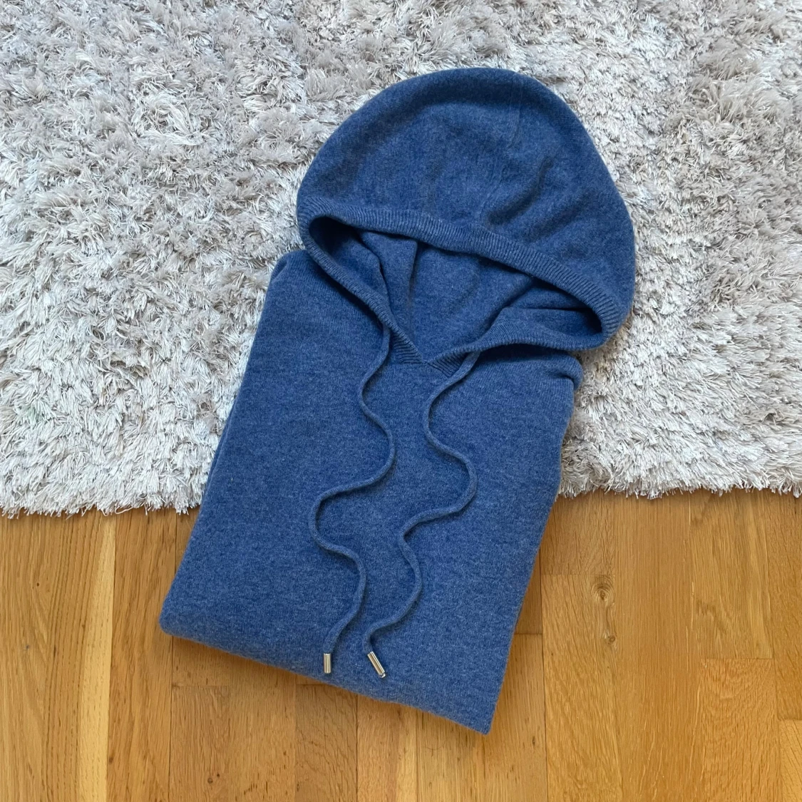 Blå merinoull hoodie