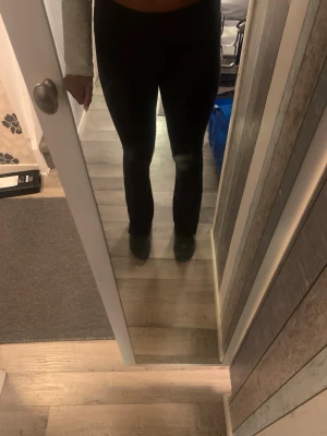 Yoga pants  - Passar bra för långa med lite hål!