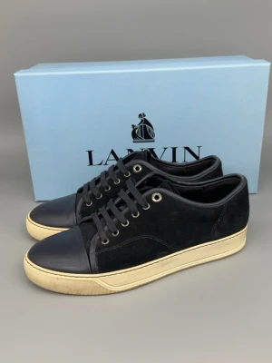 Lanvin Skor | 41 - Lanvin Skor i grymt skick! Storlek 6, passar 41. Original box ingår. Nypris: 5000kr. Självklart äkta! Hör av er vid funderingar 🙌