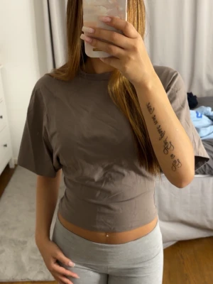 Nelly topp  - Säljer en topp från nelly, färgen säljs inte längre så passa på! Aldrig använd bara testat