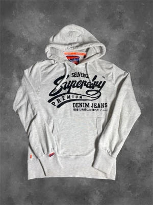 Superdry hoodie - En riktigt fet superdry hoodie som är i bra skick👍 det är bara fråga vid funderingar👌 