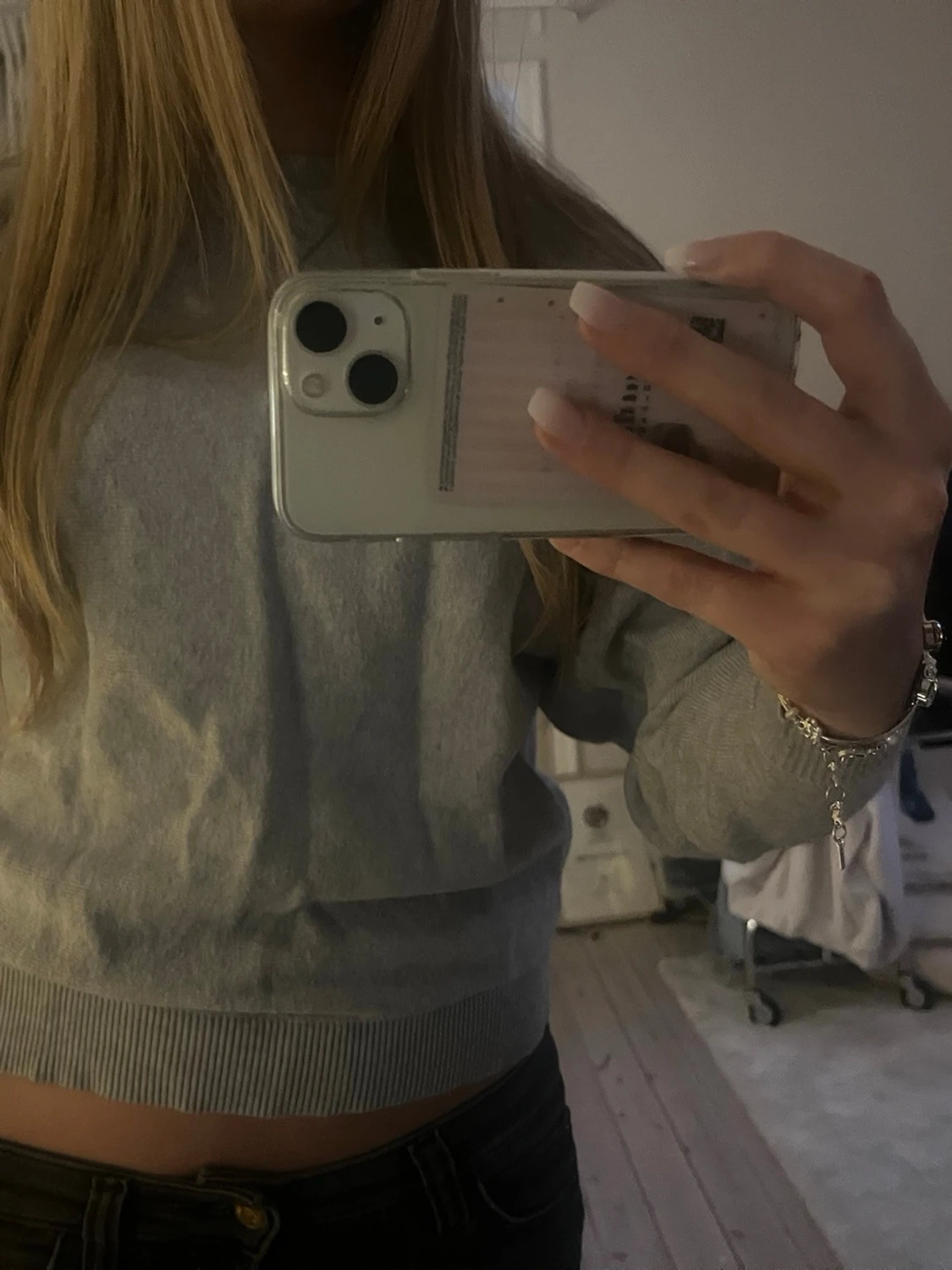 Ljusgrå croppad sweatshirt