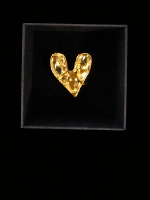 Guldfärgad hjärtring - GRATIS GÅVA MED VARGE ORDER!! Supertrendig stockholmsstil tjejer, ring guld. Vinter ring smycke. Gjord av mässing stål, jag svarar och skickar alltid snabbt!