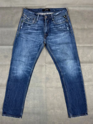 Replay jeans med fades - Replay jeans | Modell: Vet ej, men slim | Storlek: W31 L30 | Skick: Mycket bra | Hör av dig vid frågor och funderingar! 