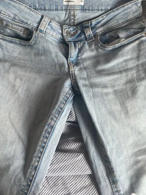 Ljus blåa jeans  - Ljus blåa jeans från Gina sitter perfekt i längden jag är 172cm❤️