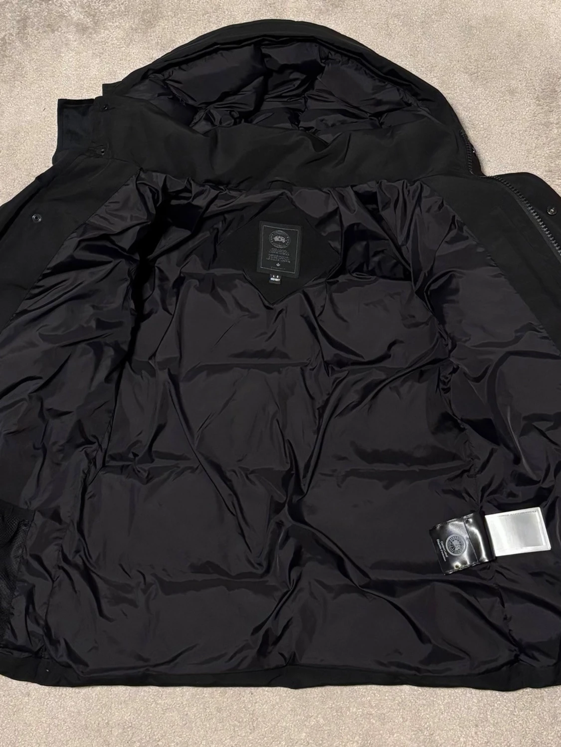 Svart vinterjacka från Canada Goose (Wyndham) - 1