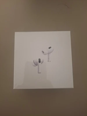 Apple AirPods PRO Gen 2 - Säljer ett par vita Apple AirPods Pro, helt nya priset e inte hugget i sten.