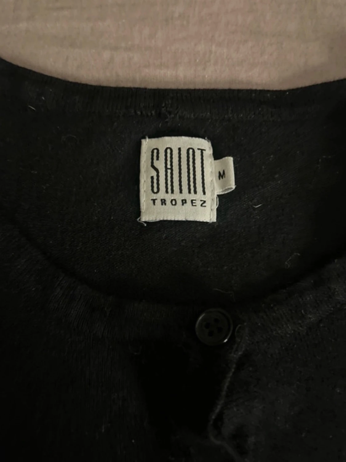 Svart kofta med knappar - 2