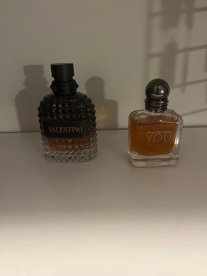 2ml samples av Spicebomb extreme, stronger with you intensly och valentino Coral fantasy - Säljer tre exklusiva parfymer i 2ml. Spicebomb extreme, stronger with you intensly och valentino Coral fantasy.   Stronger with you intensly 2ml 40kr   Valentino coral fantasy  2ml 35kr  Spicebomb extreme 2ml 17kr  Det är provrör