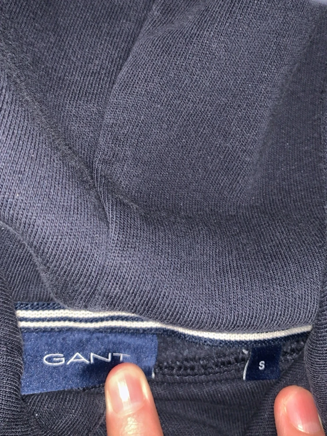 Mörkblå hoodie från GANT - 1