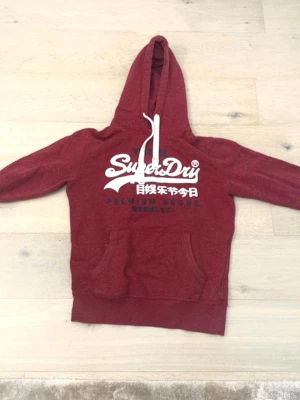 Superdry hoodie st s - intressekoll!!!! Stilren Superdry hoodie. Riktig sällsynt med en stor efterfrågan! ST s