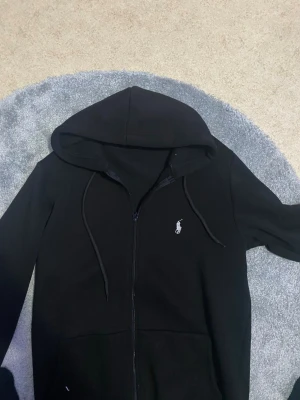 ralph lauren tröja - i fin skickt, bra materiell, alldrig använt