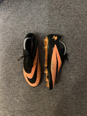 Nike Hypervenom RGN 42,5 - Nike Fotbollsskor Hypervenom RGN 42,5. Se skick på bilder