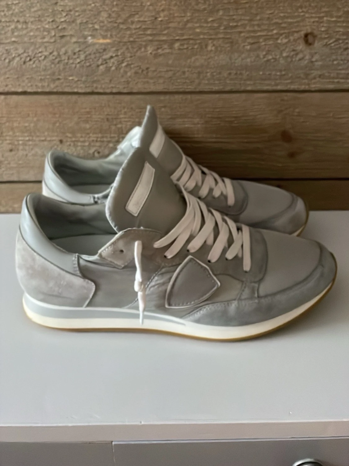 Grå sneakers från Philippe Model